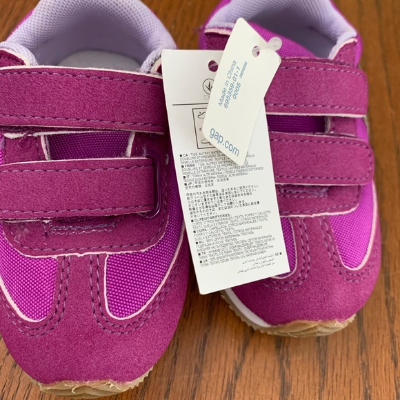 Baby Gap NWT sneakers size 5 - Picture 2 of 7